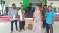 Kades Cempaka,Menyerahkan secara simbolis alat Sound System kepada 3 Masjid