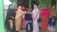 Kades Cempaka,Menyerahkan 3 Unit Alat Qosidah untuk 3 Kelompok Pengajian