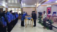 Bupati Lampung Utara diwakili Asisten III Bidang Administrasi Umum.Melantik dan mengambil Sumpah Jabatan Fungsional Tertentu (JFT) di Lingkungan Pemerintah Lampung Utara