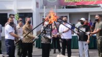 Bupati Lampung Utara Hadiri Pemusnahan Barang Bukti Tindak Pidana Di Halaman Kejari