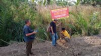 Antisipasi Penyerobotan Lahan, LSM TOPAN RI DPW Lampung Pasang Papan Plang Batas