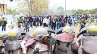 Brutal Ratusan Massa Demo Di Kantor KPU Lampung Timur