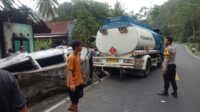 Respon Cepat Polres Pesisir Barat, Damkar dan Satpol PP Padamkan Api Akibat Mobil Tabrak Pertamini