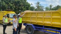 Polisi dan Dishub Tertibkan Kendaraan Pengangkut Pasir di Banyumas