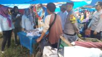 Kapolsek Bengkunat, Turun ke Pasar Cek Harga Bahan Pokok dan Pantau Situasi Kamtibmas