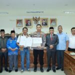 Pemkab Pesisir Barat, Hibahkan Bangunan Satpas Pada Polres