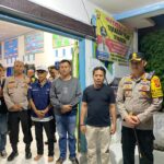 Kapolres Pesisir Barat Lakukan Pengecekan Pengamanan Logistik Pilkada di PPS Pekon Menyancang