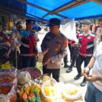 Polres Pesisir Barat Pastikan Ketersediaan Bahan Pokok dan Himbau Waspada Uang Palsu di Pasar Tradisional