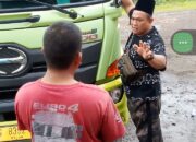 Direktur PT KBS Herman Kodri Lakukan Pencopotan Stiker KBS Yang Sudah Habis Masa Berlaku ny
