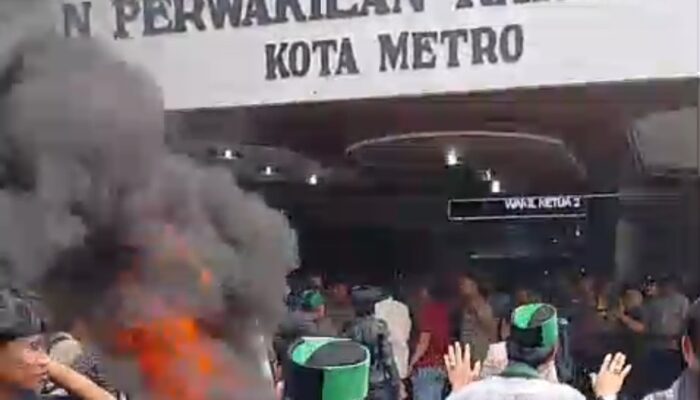 Anggota DPRD Kota Metro Temui Aksi Masa Aliansi Mahasiswa Metro